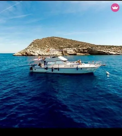 Spacious And Cozy Boat House In Barcelona Båthotell