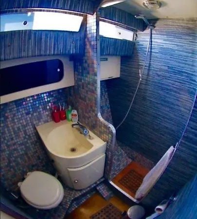 Hotel na wodzie Spacious And Cozy Boat House In Barcelona