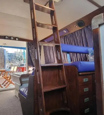 Spacious And Cozy Boat House In Barcelona Båthotell *