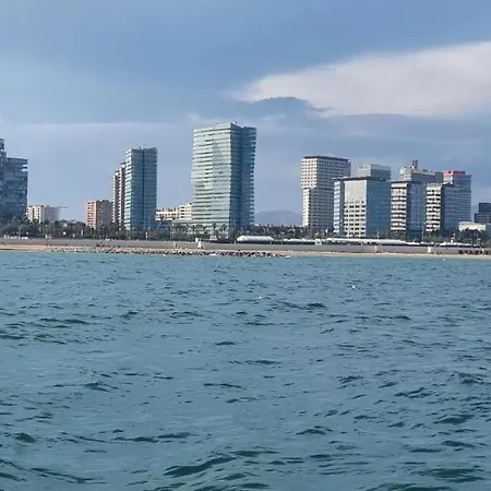 Spacious And Cozy Boat House In Barcelona Båthotell