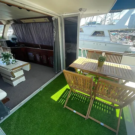 Spacious And Cozy Boat House In Barcelona Sant Adrià de Besòs